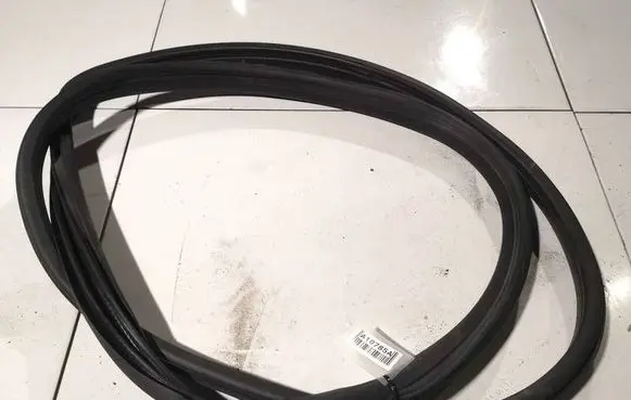 Opel Astra H Rubber seal front coupe door 