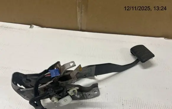 Chrysler Pacifica Brake pedal 8951047040