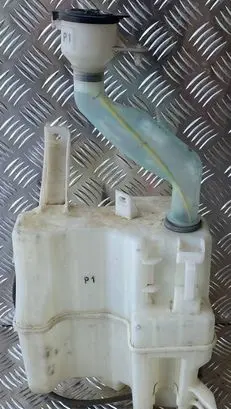 Toyota Prius (XW30) Lamp washer fluid tank PRIUSXW30