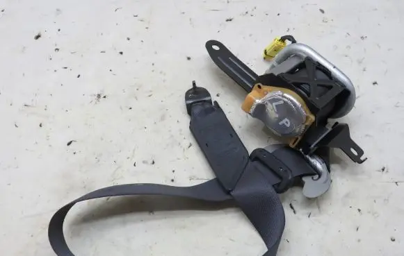 Honda Civic IX Front seatbelt 81450