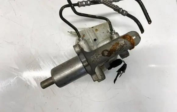 Master brake cylinder