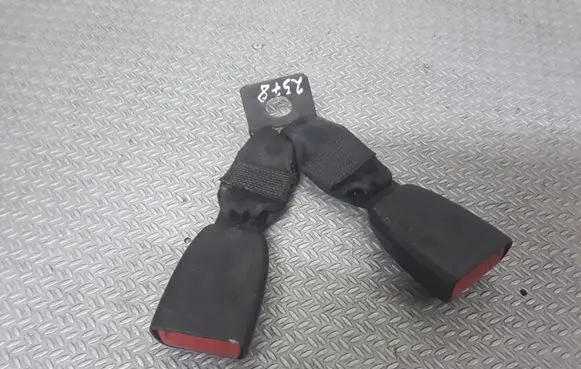 Chrysler Neon II Rear seatbelt buckle