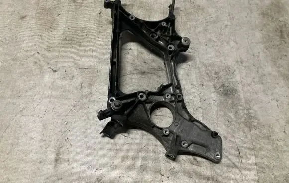 Mercedes-Benz C W204 Generator/alternator bracket A6512011909
