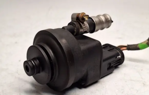 BMW 5 E60 E61 Fuel filter heater 7806684 13327806684