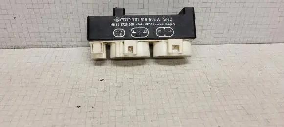 Seat Alhambra (Mk1) Coolant fan relay 701919506A 898726000