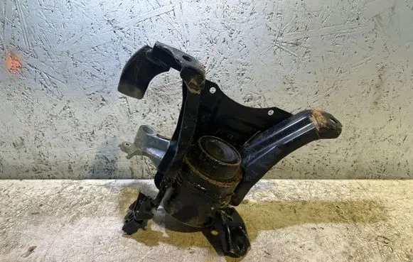 Toyota C-HR I Engine mount bracket