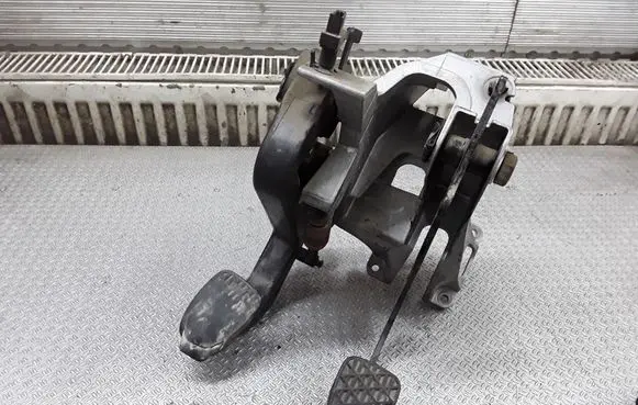 Mercedes-Benz Sprinter W901 W902 W903 W904 Pedal assembly A9012900919