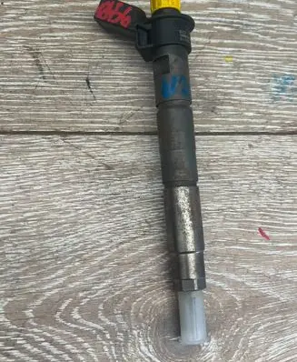 BMW 7 G11 G12 Fuel injector 8571565
