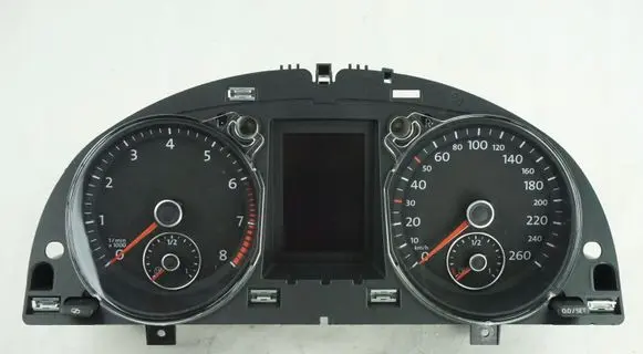 Volkswagen PASSAT B7 Speedometer (instrument cluster) 3AA920870B