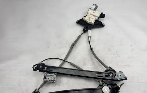 Ford Mustang VI Front door electric window regulator MR3B6323200AA