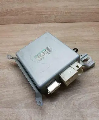 Toyota Avensis T270 Power steering control unit/module 8965005100
