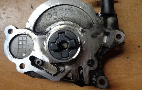 Skoda Fabia Mk2 (5J) Vacuum pump 03L145207