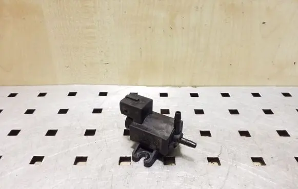 Opel Meriva B Vacuum valve 70246100 8972882491