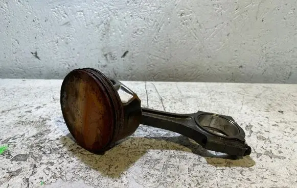 Dodge Challenger Piston with connecting rod