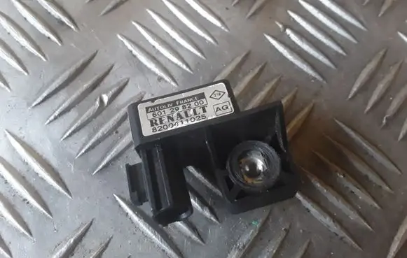 Renault Scenic II - Grand scenic II Airbag deployment crash/impact sensor 601298200 8200411025 216215307