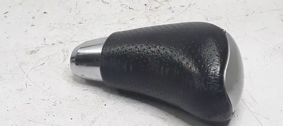 Subaru Legacy Gear lever shifter trim leather/knob