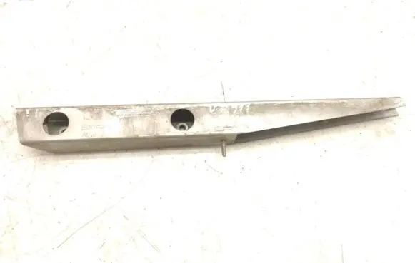 Fender mounting bracket