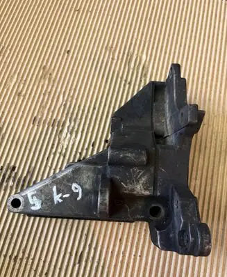 BMW 5 E39 Generator/alternator bracket 22427869 35712A2