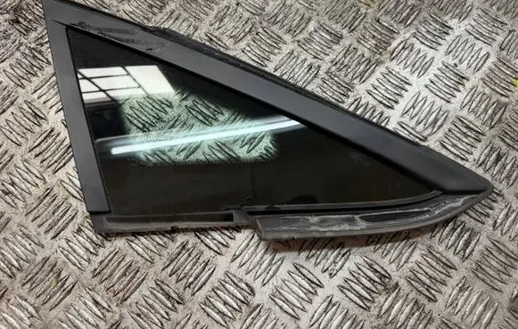 Ford Fiesta Front triangle window/glass 