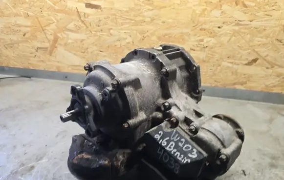 Mercedes-Benz C W203 Gearbox transfer box case 2202810215