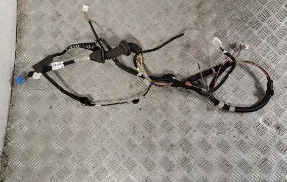 Toyota Verso Front door wiring loom 821520F080 821520F080C