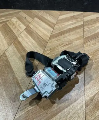 Mercedes-Benz E W212 Front seatbelt A2128607685 040968