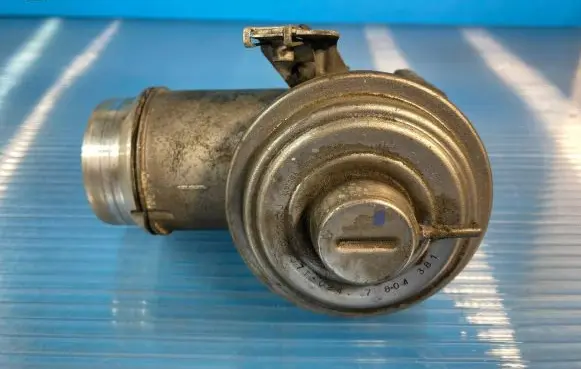 BMW 1 E81 E87 EGR valve 7804381