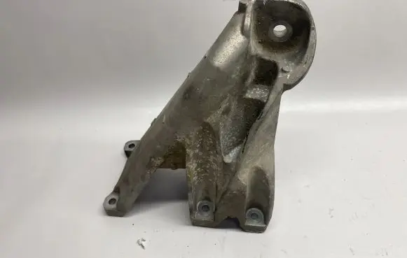 Volkswagen Touareg II Engine mounting bracket 03H199308