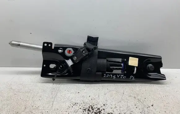 Volvo V70 Front seatbelt 6041213RH 6304807 624132300A
