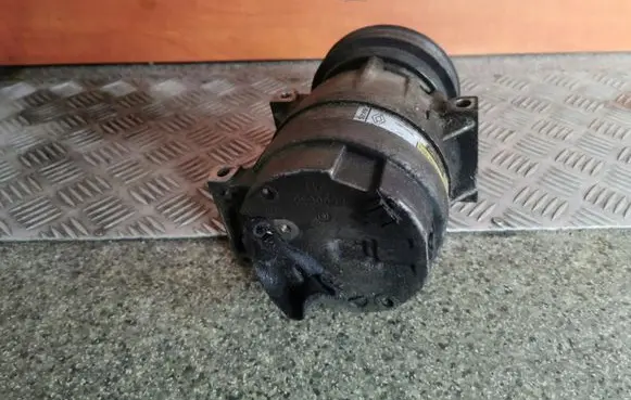 Renault Scenic I Air conditioning (A/C) compressor (pump) 7700103536