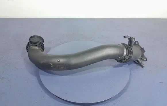 BMW X3 E83 Air intake hose/pipe 8601683