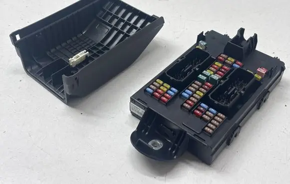 Volvo XC90 Fuse module 31346672 0142268 K067B