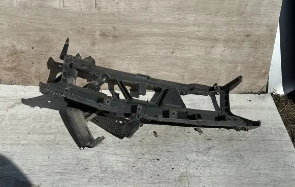 Top upper radiator support slam panel