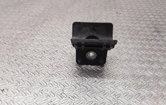 Opel Astra J Radiator mount bracket 