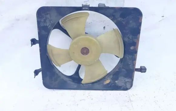 Radiator cooling fan shroud