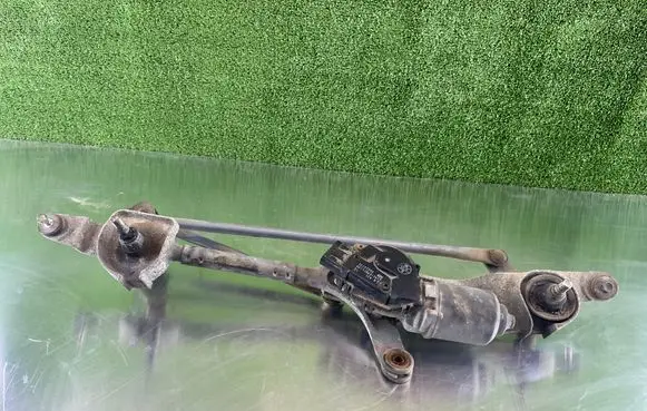 Front wiper linkage and motor