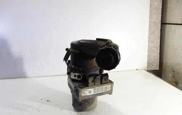 Peugeot 508 Power steering pump 9675277380