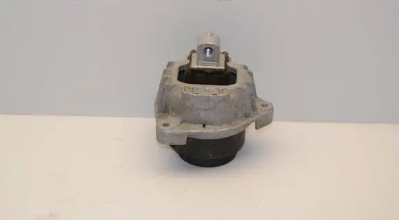BMW 7 F01 F02 F03 F04 Engine mount bracket 22116775906 8211 6775906