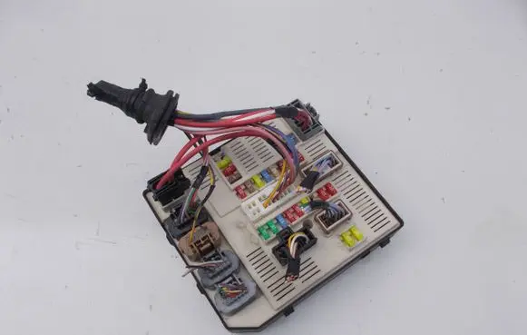 Renault Megane III Fuse module 284B68372R 9634429846