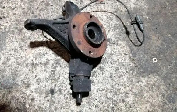 Front wheel hub