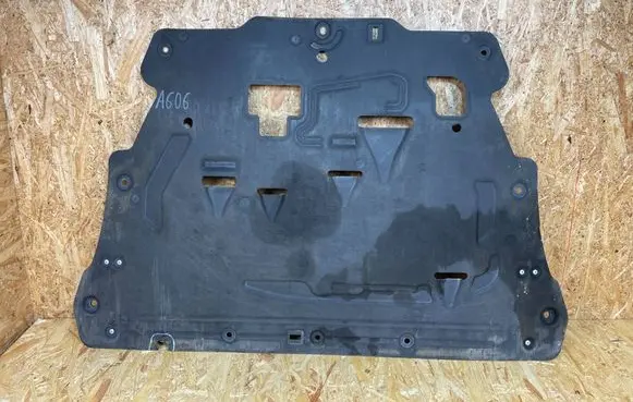 Volvo XC90 Engine splash shield/under tray 32226491