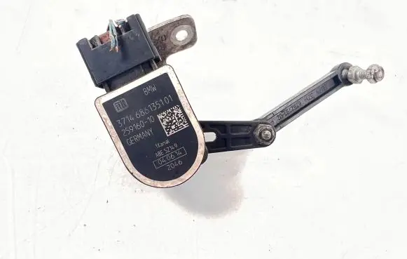 BMW 5 F10 F11 Headlight/headlamp level sensor 686135101