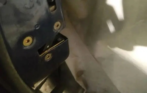Mitsubishi Carisma Rear door lock