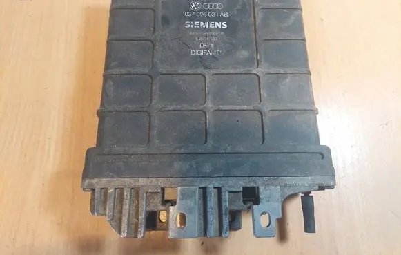 Volkswagen Golf III Engine control unit/module ECU 037906024AB 5WP4133