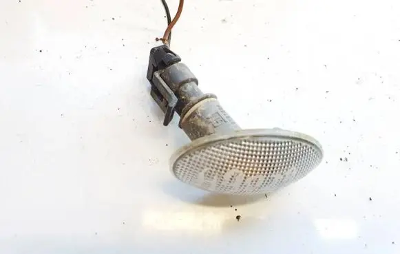 Volvo V50 Front fender indicator light 13191554