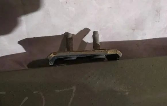 Volvo V50 Tailgate/trunk/boot hinge