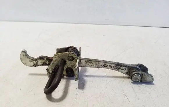 Opel Zafira A Front door check strap stopper 90579391