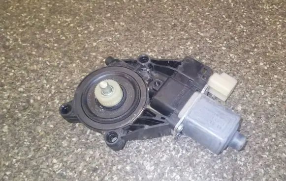 Ford Fiesta Front door window regulator motor 0130822407