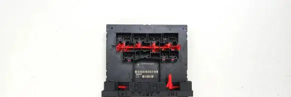 Volkswagen Touran I Fuse module 1K0937049M F005V00482 H37S0803