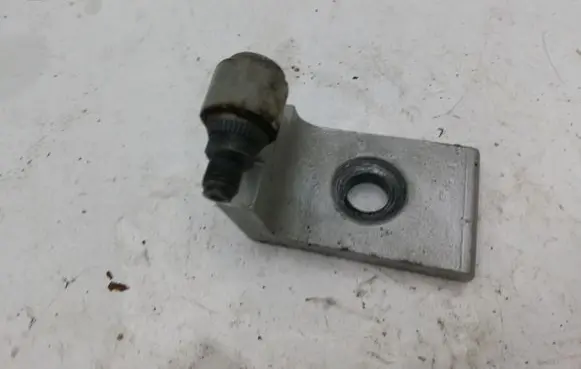 BMW 5 E60 E61 Front door lower hinge 7068077